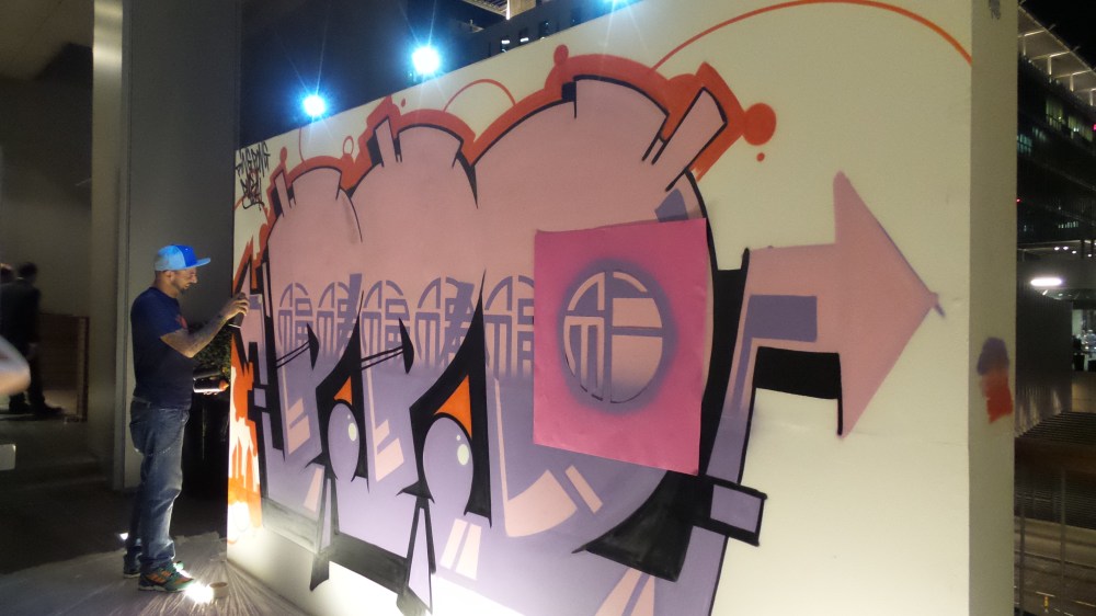 Live graffiti. DIFC Art Night 2014. Courtesy Al Mahha Art